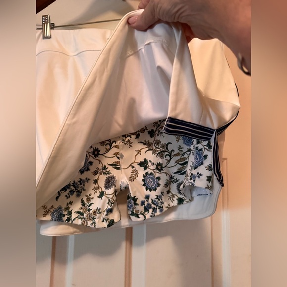 Tuckernuck White Wildflower 14” Elena Tennis Skirt Size Large NWT - Picture 12 of 13